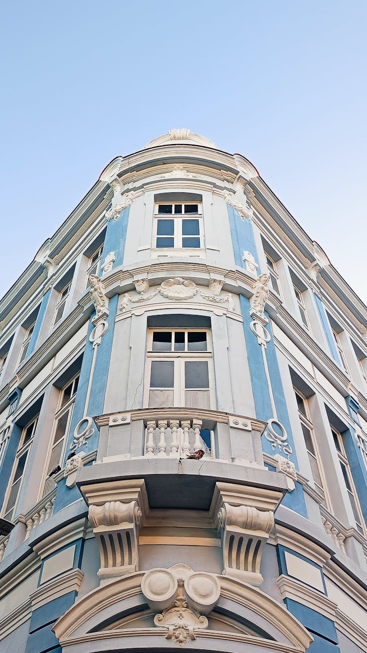 Marco Zero do Recife Antigo com prédios históricos restaurados