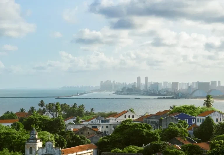 Vista aérea de Recife e Olinda mostrando o centro histórico e a costa de Pernambuco