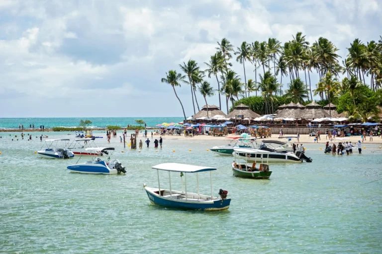 Passeio de jangada em Porto de Galinhas com mar cristalino, bate e volta a partir de Recife
